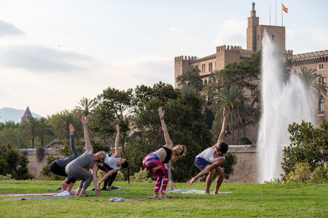 Acroflow Yoga