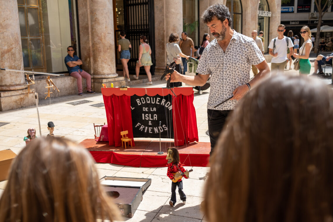 Palma's puppeteer