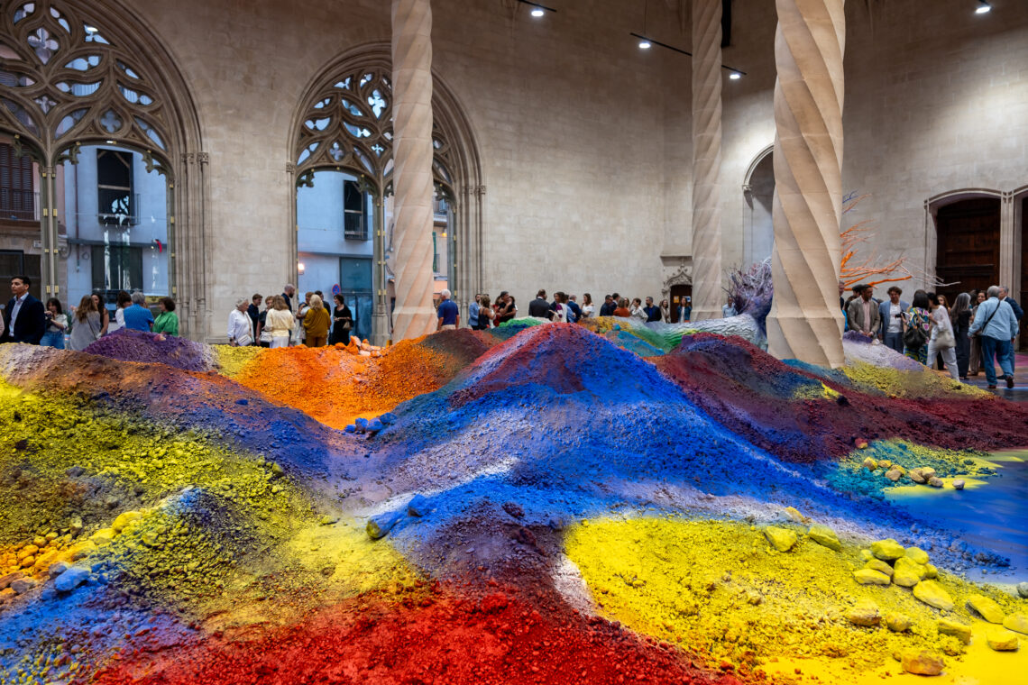 Katharina Grosse: Arrels
