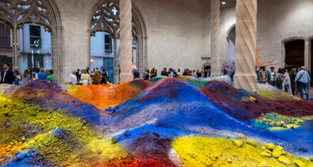 Katharina Grosse: Arrels